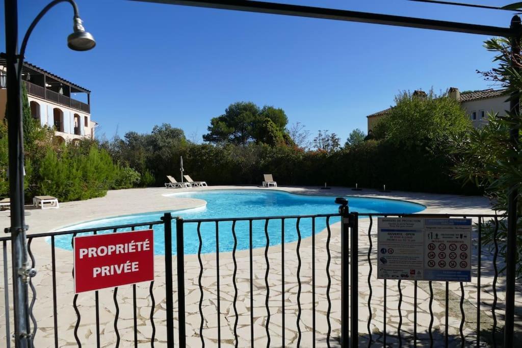 Appartement Clim & Piscine Sur Golf Pont-Royal Exterior foto